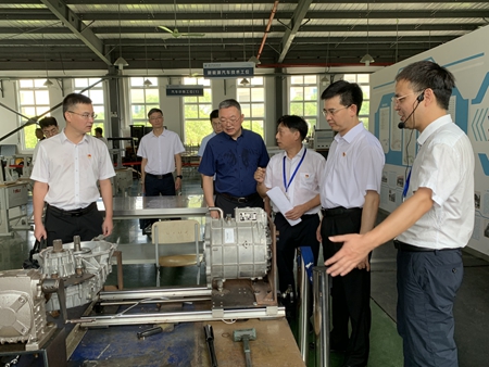 平湖市領(lǐng)導(dǎo)調(diào)研交通學(xué)校2(盛思佳)_副本.jpg 平湖市領(lǐng)導(dǎo)調(diào)研交通學(xué)校2(盛思佳)_副本.jpg